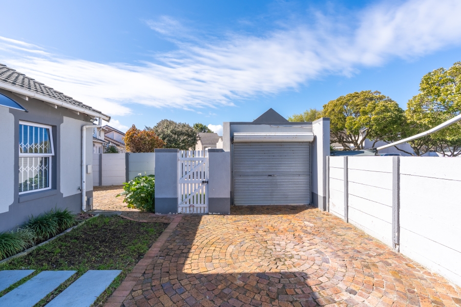 4 Bedroom Property for Sale in Thornton Western Cape